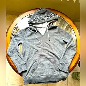 🖤 UNDER ARMOUR🖤- Distressed Gray Sweatshirt